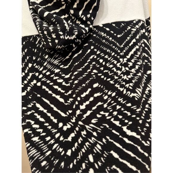 The North Face Black and White Zip Up Sweater Kids Size XL - Picture 6 of 6